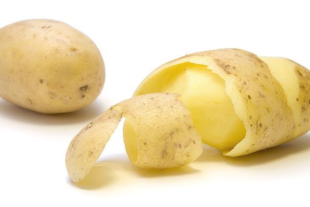Měď
